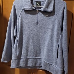 Womans Crop Nike Soft Zipper sweater.